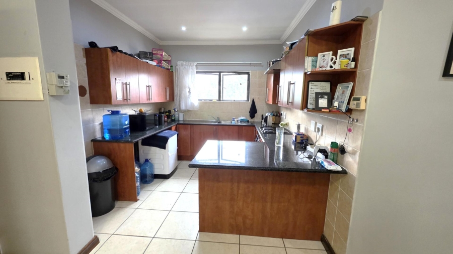 To Let 2 Bedroom Property for Rent in Melodie North West